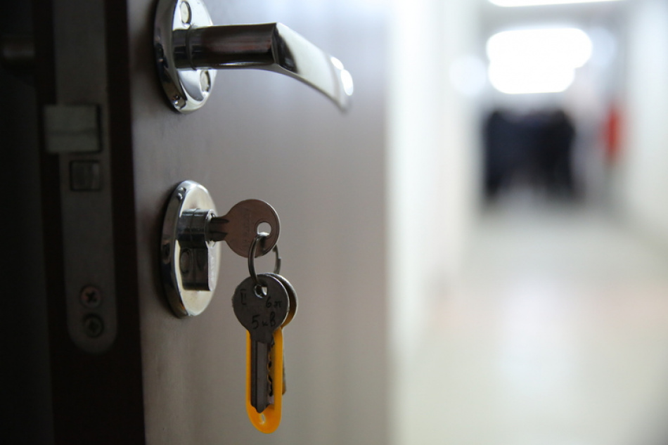 В Петербурге мигрант ограбил студента и похитил куртку из его квартиры